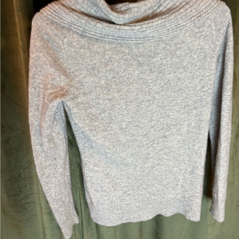 100% Cashmere Women's Sweater - Picture 4 of 4